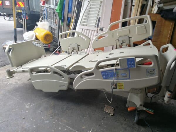 Hill Rom 6 crank electric hospital bed