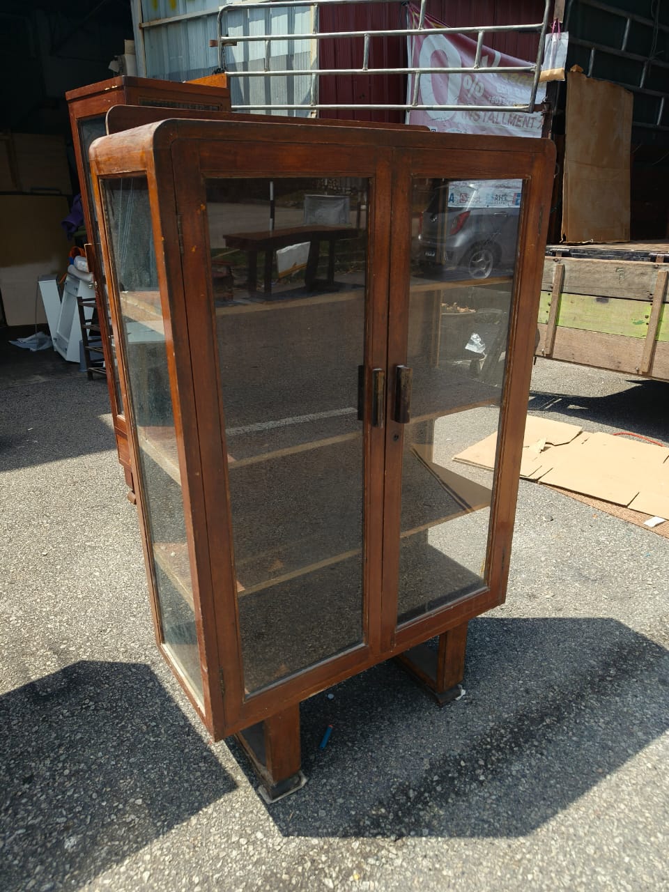 ANTIQUE U LEG 2 DOORS DISPLAY CABINET
