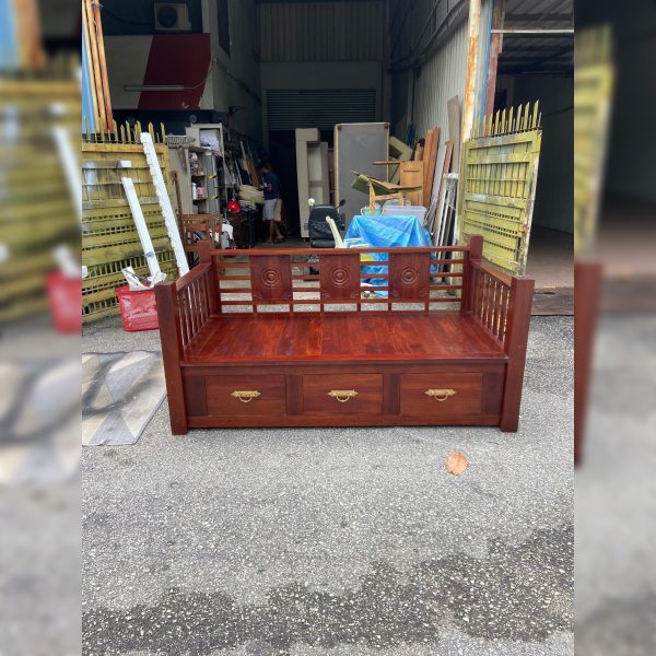 solid wood daybed with 3 drawers
